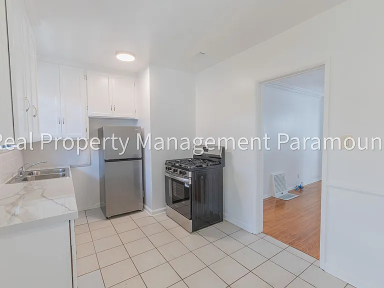 1460 S Orange Grove Ave — Photo 10