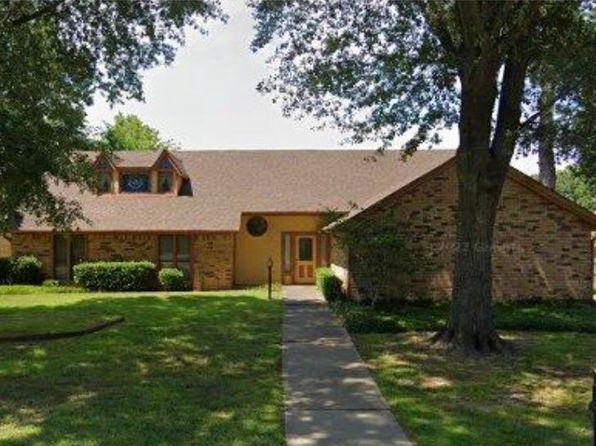 3935 Holbrook Dr