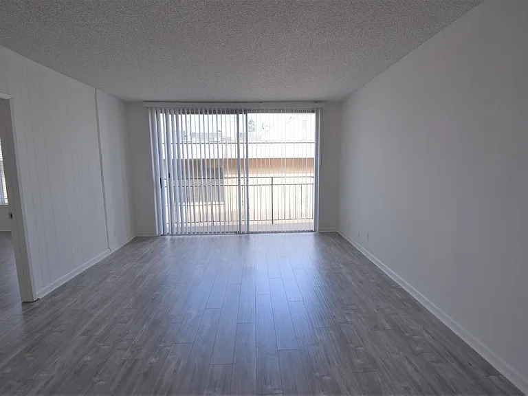 4215 — Photo 3