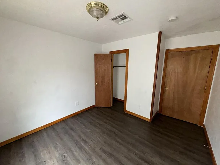 529 W 14th St #B — Photo 10