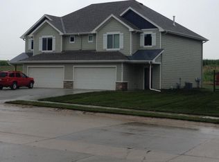 304 W Gold Coast Rd, Papillion, NE 68046
