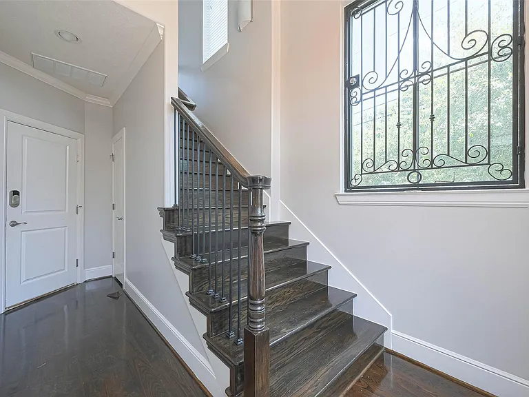 1739 Oakdale St — Photo 5
