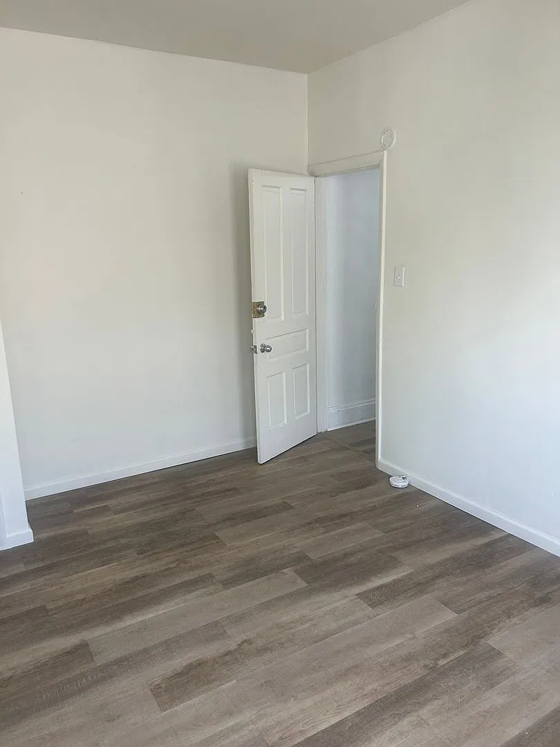 2420 Kenilworth Ave — Photo 2