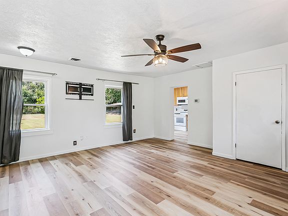 5th image of 7433 S Pattie St