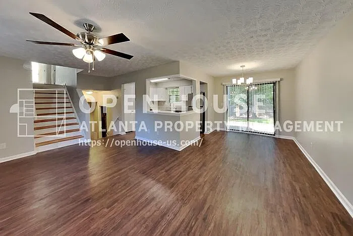 3 bed, 2.0 bath, 1584 sqft, $2,025 — Photo 3