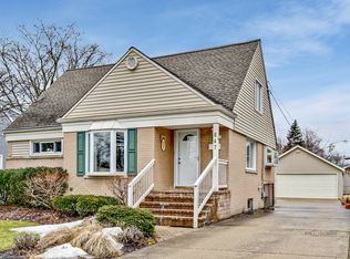 647 E Clarendon Ave, Arlington Heights, IL 60004