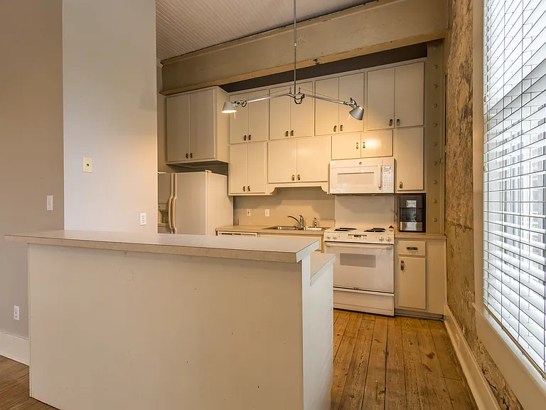 409 N Main St — Photo 6