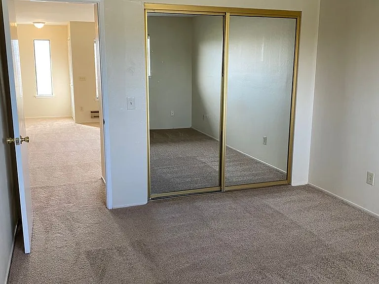 403 Roosevelt Ave — Photo 11