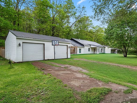 4th image of 414 Moss Hollow Rd