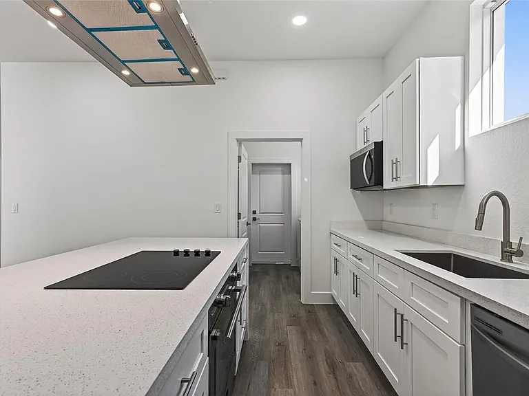 511 Sweetwater Dr — Photo 14