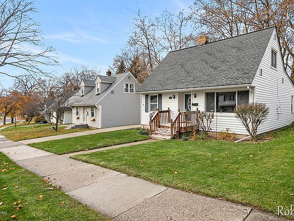 2nd image of 1029 Washtenaw Dr NE