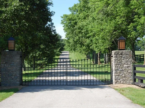 2829 Clifton Rd, Versailles, KY 40383