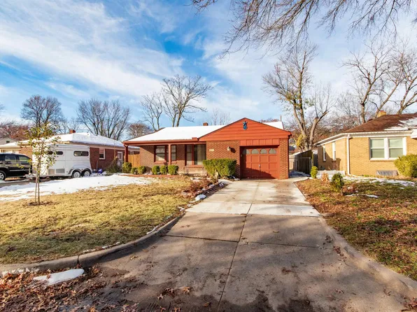 2241 S McAdam Dr, Wichita, KS 67218