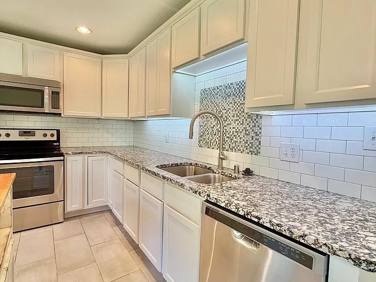 3339 Sutherland Dr — Photo 6