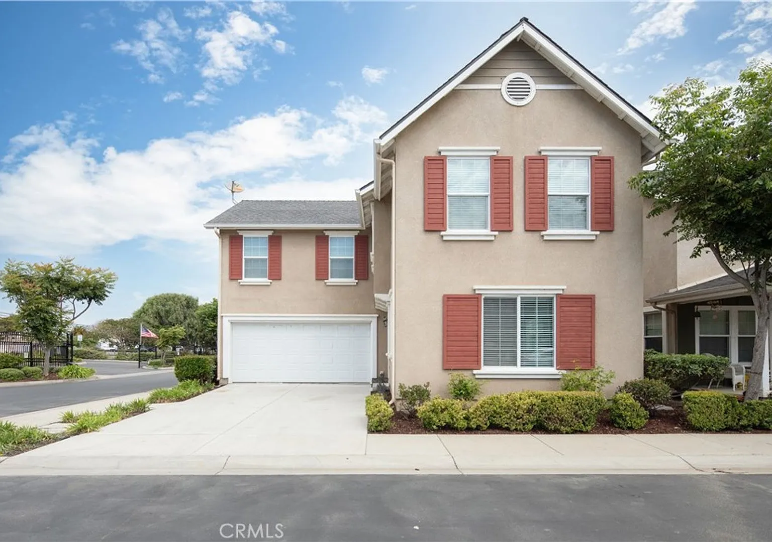 3-Bedroom, 2.5 Bathroom HOUSE with 2-car Garage in Gated Community! — Photo 1