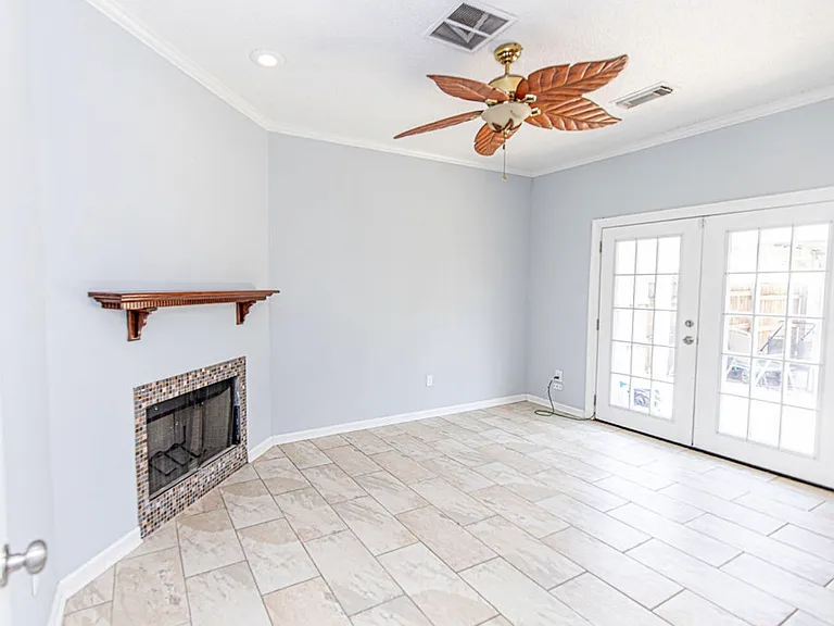 15558 Riverdale Ave E — Photo 6