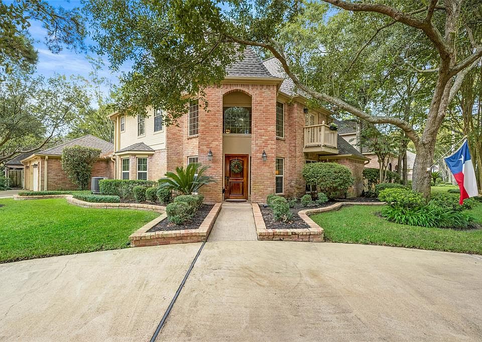 This stunning traditional home is located on a corner lot in the Hunterwood Forest subdivision. Mature trees and a circular driveway add to the curb appeal of this property