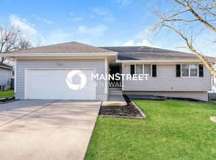 4012 NW Delwood Ct, Blue Springs, MO 64015