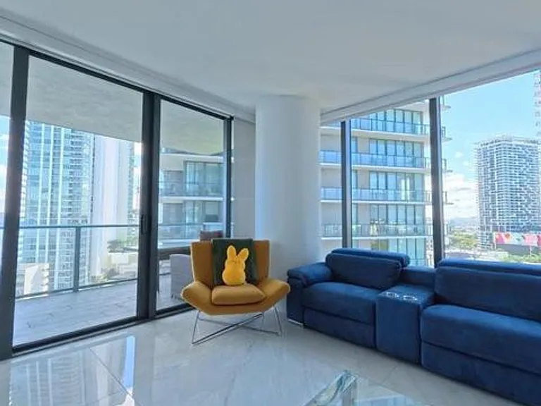 650 NE 32nd St #1601 — Photo 2