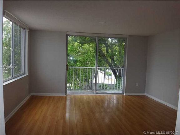4th image of 1740 NW North River Dr APT 429
