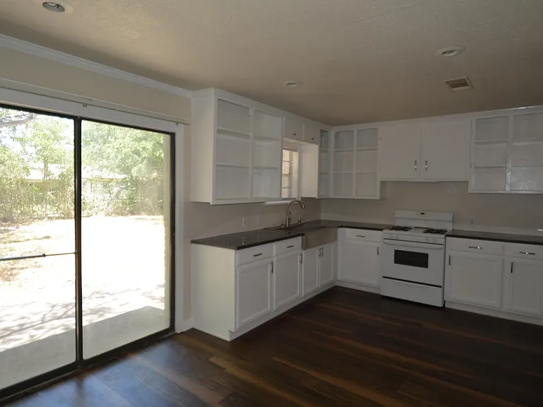 5404 Fursman Ave — Photo 2
