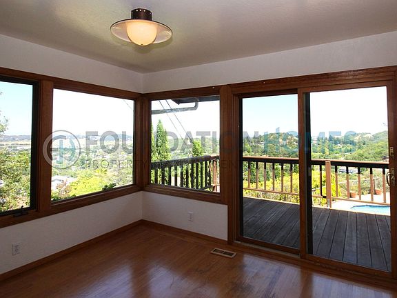 5th image of 160 Kaden Dr
