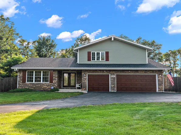 530 1st St, Lemont, IL 60439