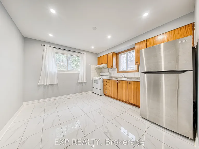 588 Warden Ave — Photo 7