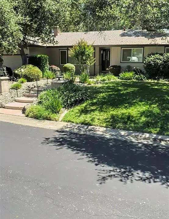 8667 Bronson Dr