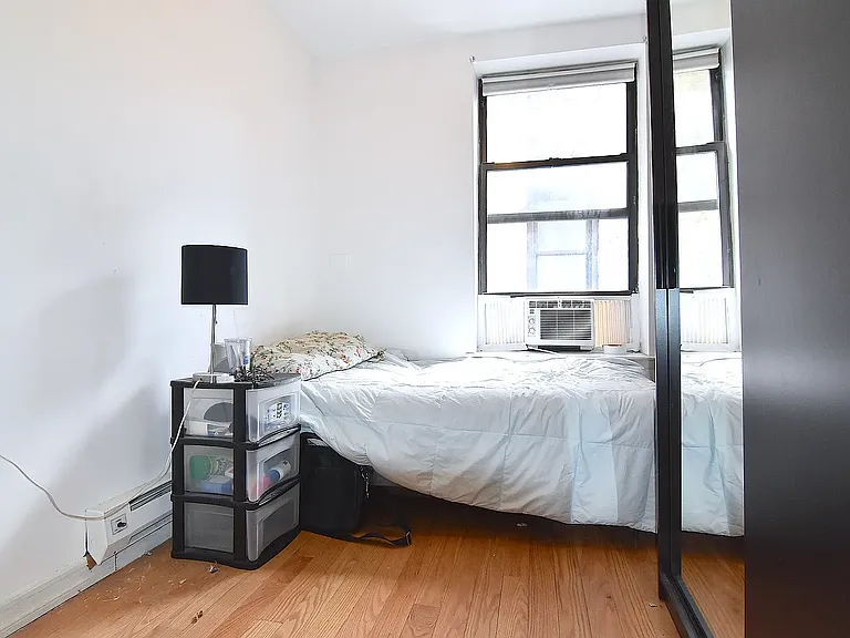 104 E 4th St #D7 — Photo 11
