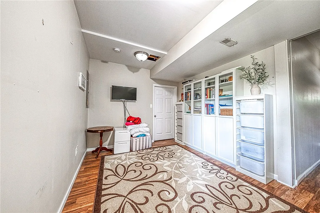 3 bed, 2.5 bath, 1890 sqft, $2,700 — Photo 3