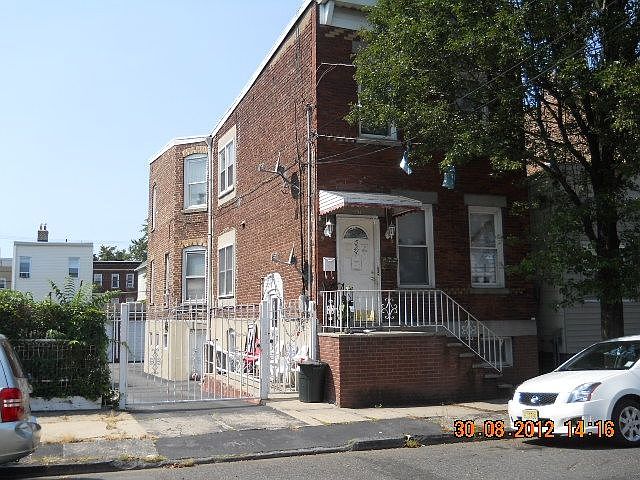 1st image of 568-570 N 9th St