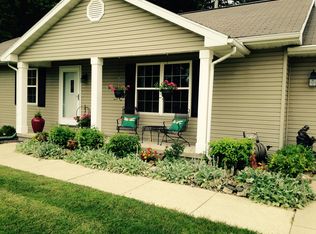 806 Tanglewood Dr, Charleston, IL 61920