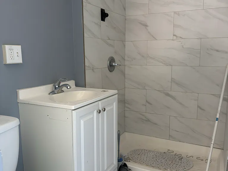 43-45 Hungerford St #3 — Photo 5