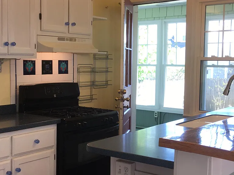 kitchen leading to back sunporch