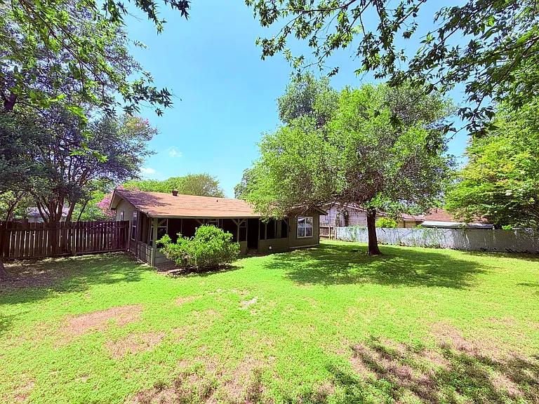 8701 Parkfield Dr — Photo 35