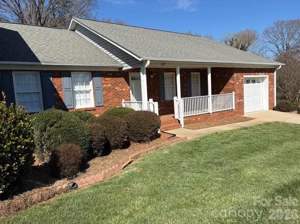 107 Forrest Glenn Ct, King, NC 27021