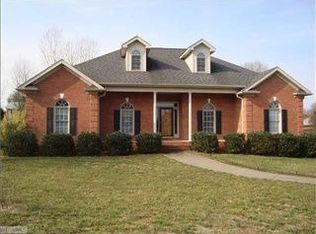 3624 Edgemoor Ct, Clemmons, NC 27012