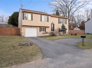 12 Wisteria Ln, Cranston, RI 02920