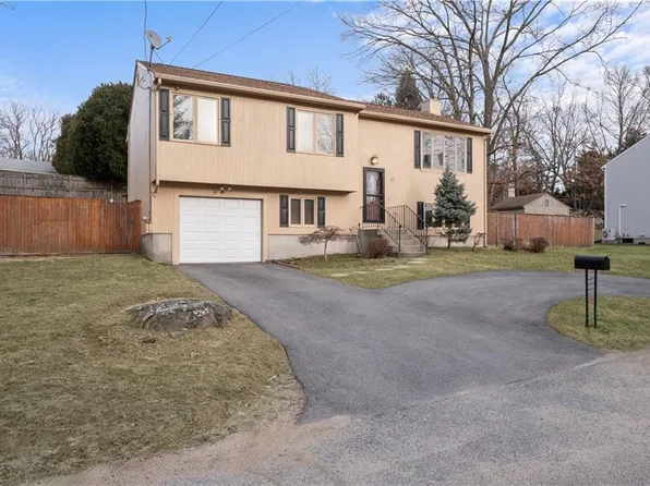 12 Wisteria Ln, Cranston, RI 02920
