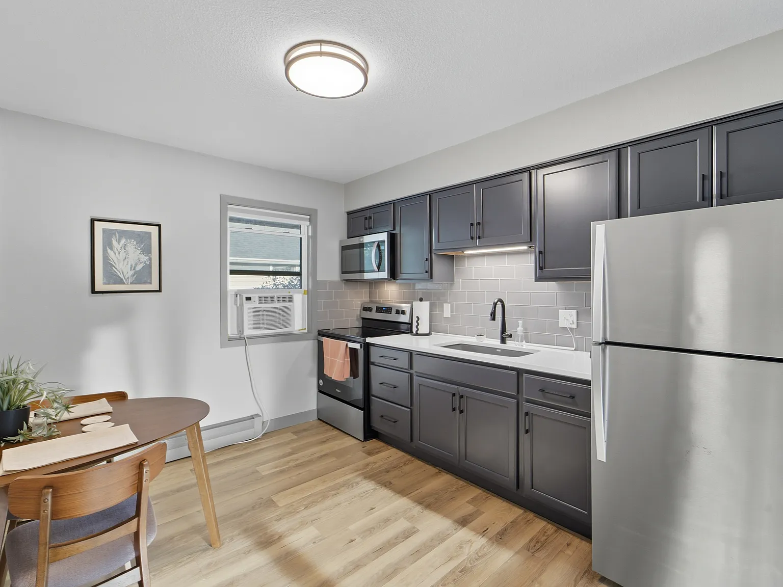 203 Third Street SE - 2B — Photo 2