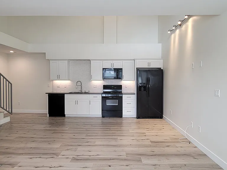 1110 Magnolia Ave #207 — Photo 1