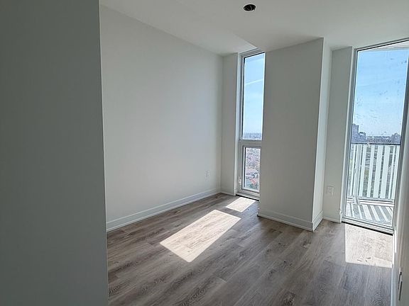 4th image of 1 Fairview Rd E #1002