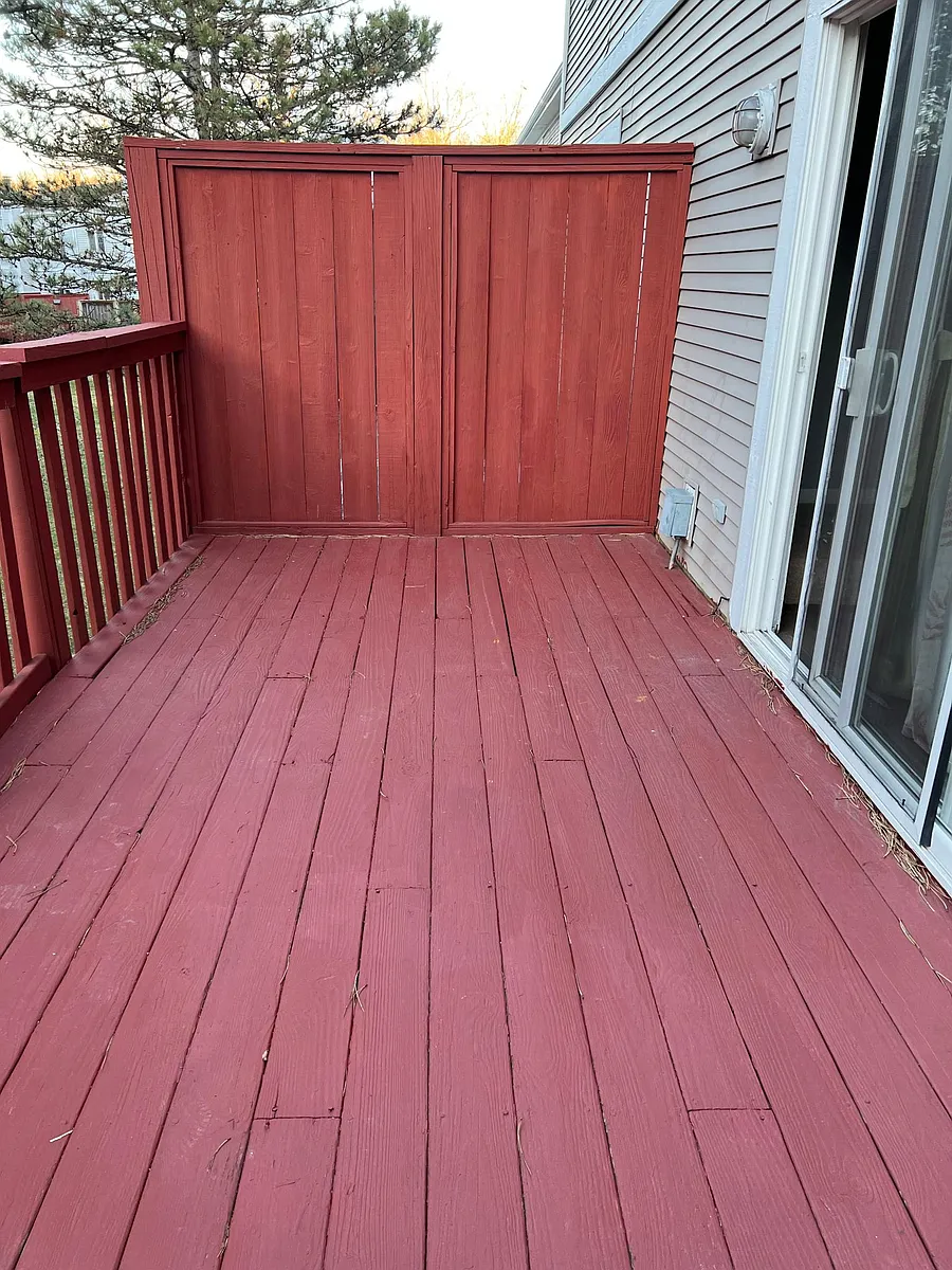 Large private deck that leads to common area - 2267 Nutmeg Ct