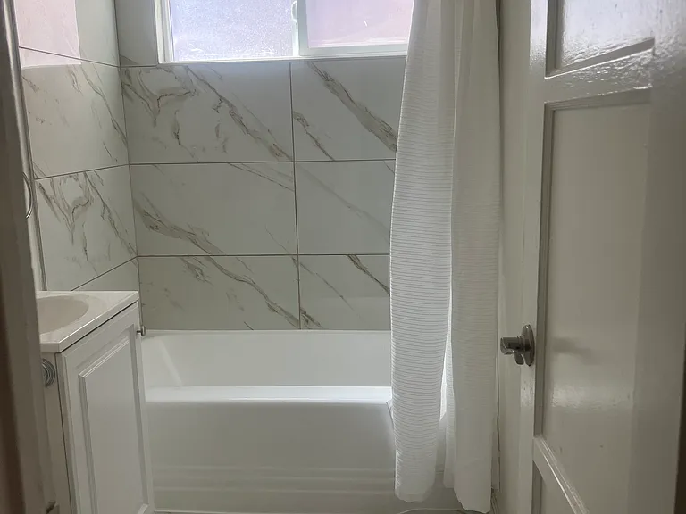 5762 San Vicente Blvd #12A — Photo 3