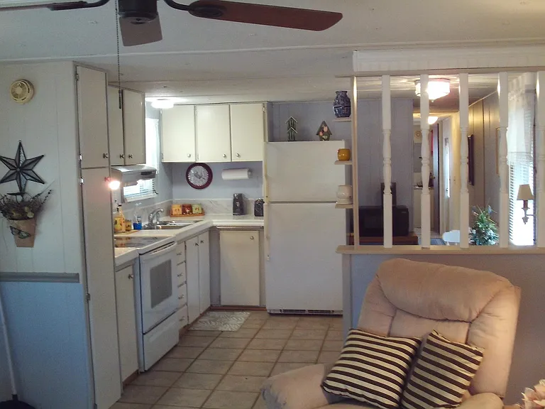 9240 Erma Rd — Photo 7