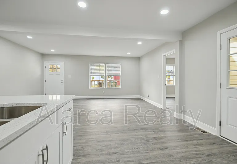 1219 Skyview Rd — Photo 5