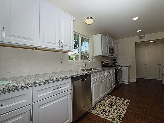 4th image of 130 Moultrie Pl