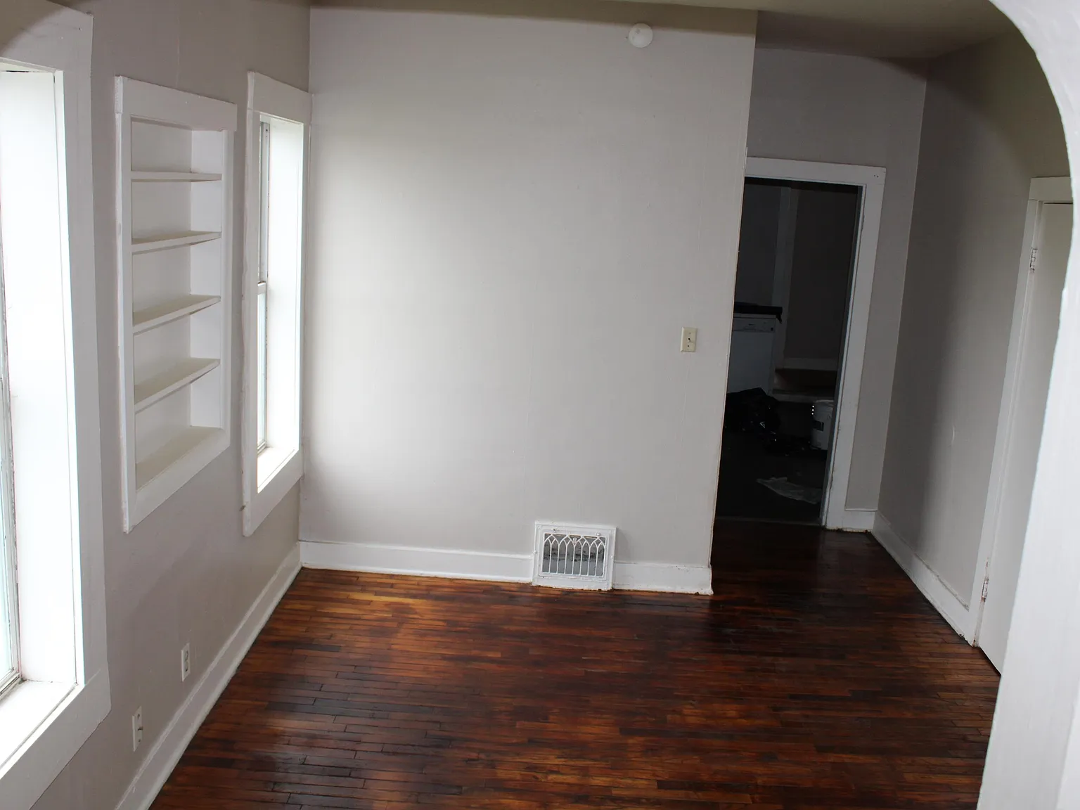 310 Seneca — Photo 4