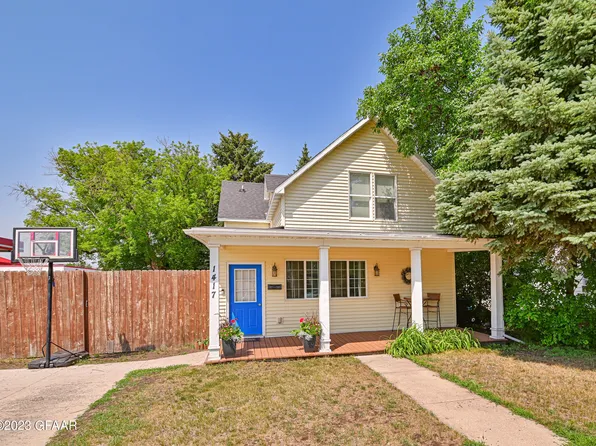 1417 N 3rd St, Grand Forks, ND 58203